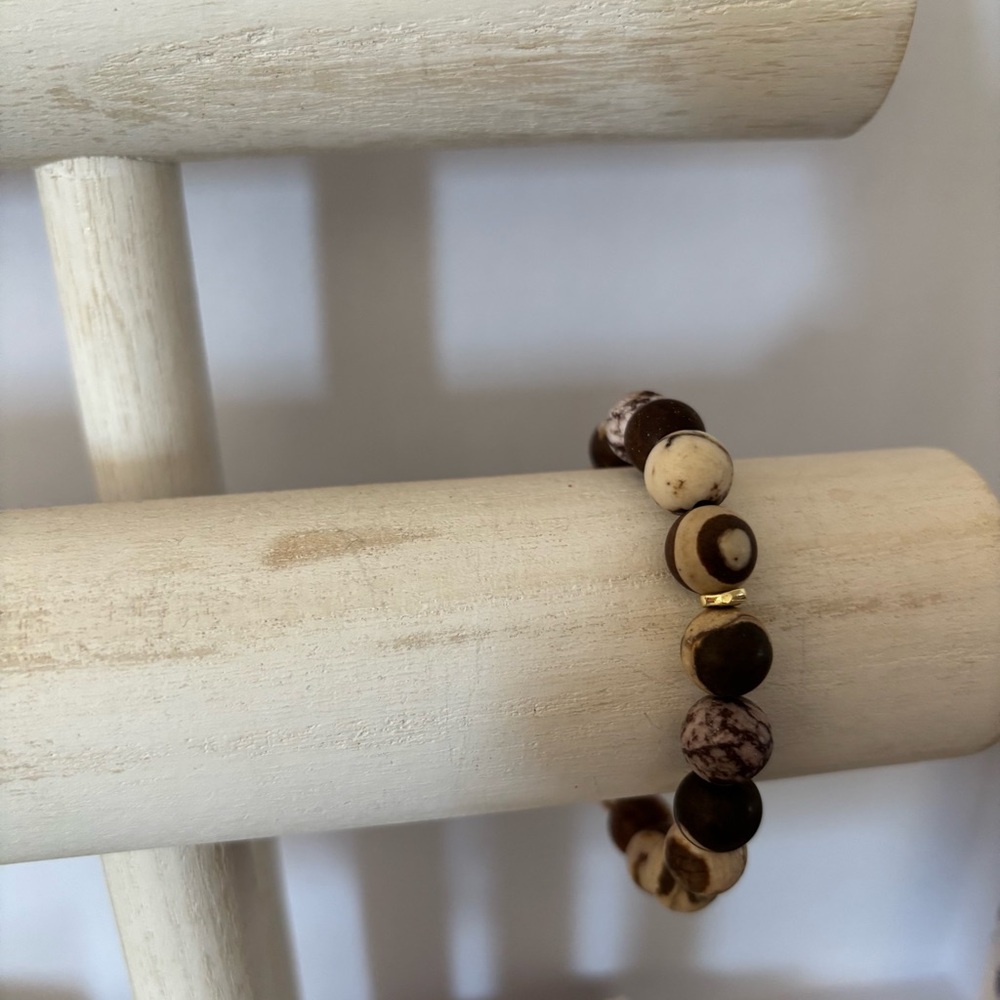 NWT Zebra Jasper beaded stretch bracelet with gold accents